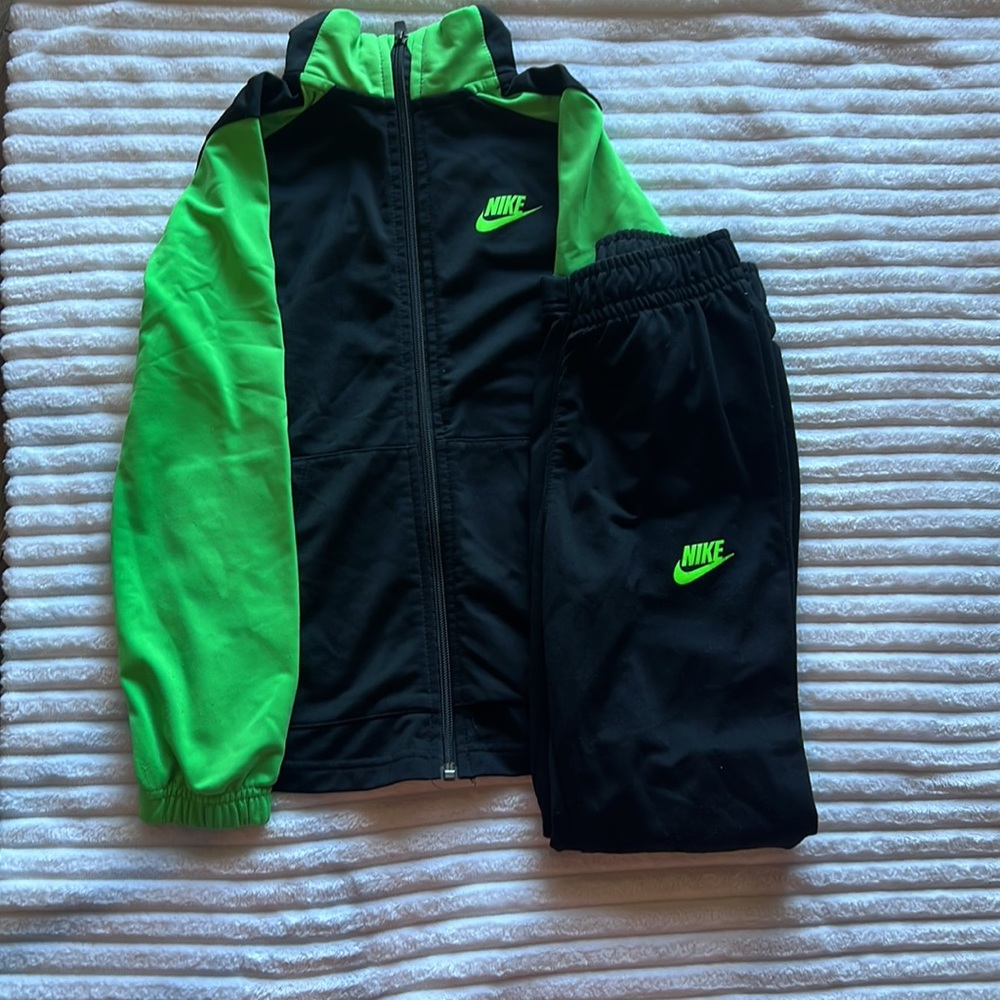 Black and green nike boy tracksuit